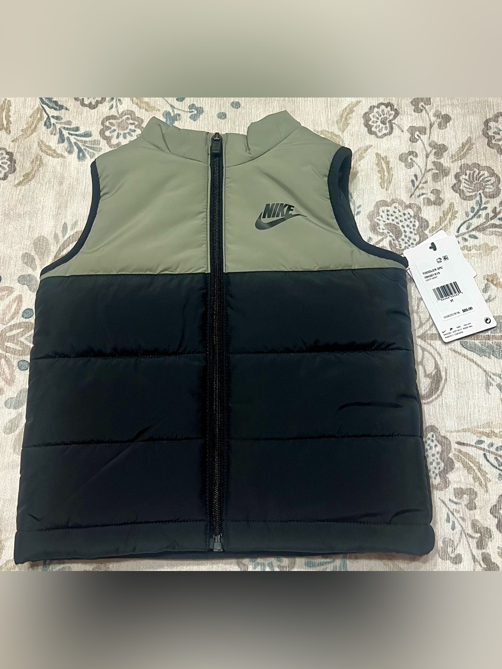 NWT Nike Kid’s Puffer Vest Green / Black Size 3T